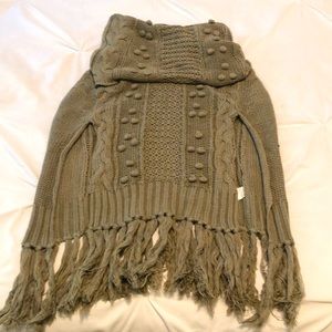 Cozy grey poncho/shrug